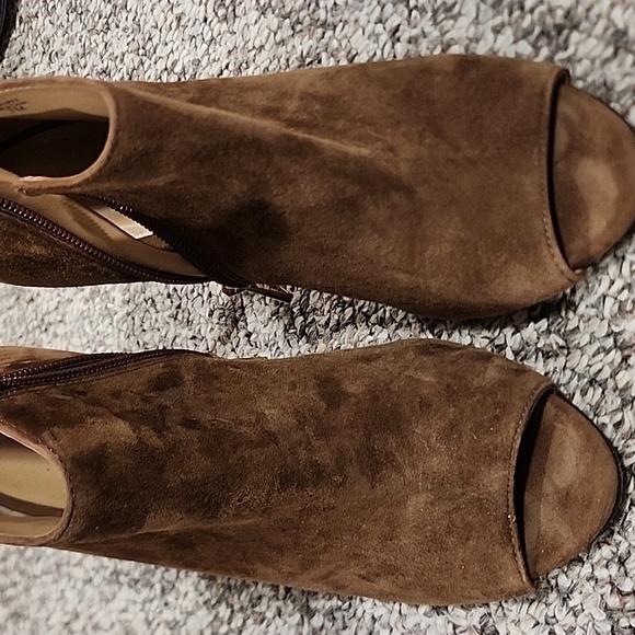 SHOES - Picture 3 of 3